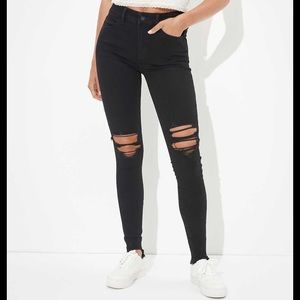 American Eagle Ripped Knee Black skinny jeans